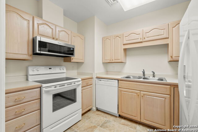 Image 2 of 32 For 1 Towers Park Ln  402