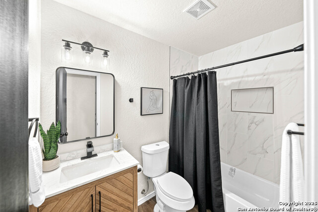 Listing photo id 13 for 6619 Highland Grass