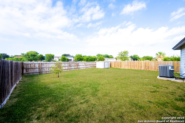 Listing photo id 31 for 6619 Highland Grass
