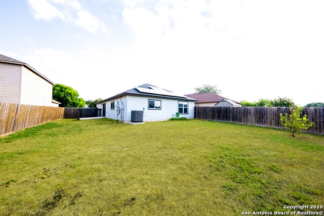 Listing photo id 32 for 6619 Highland Grass