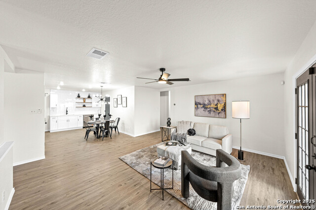 Listing photo id 4 for 6619 Highland Grass