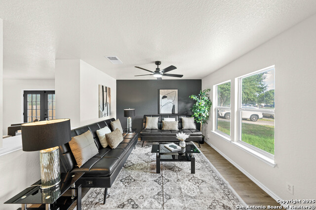 Listing photo id 6 for 6619 Highland Grass