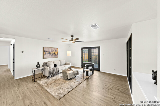 Listing photo id 7 for 6619 Highland Grass