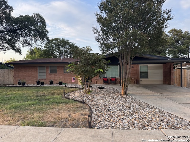 Listing photo id 1 for 362 Springwood