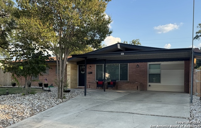 Listing photo id 3 for 362 Springwood