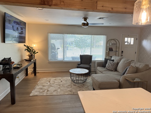 Listing photo id 5 for 362 Springwood