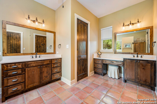 Image 23 of 49 For 2337 Comal Springs