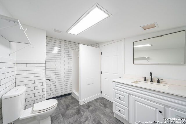 Image 11 of 12 For 451 Anton  