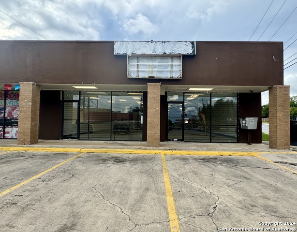 Listing photo id 3 for 13327 Nacogdoches 6 & 7