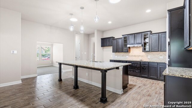 Listing photo id 8 for 1047 Daylan Heights