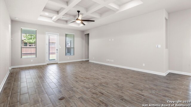 Listing photo id 12 for 1047 Daylan Heights