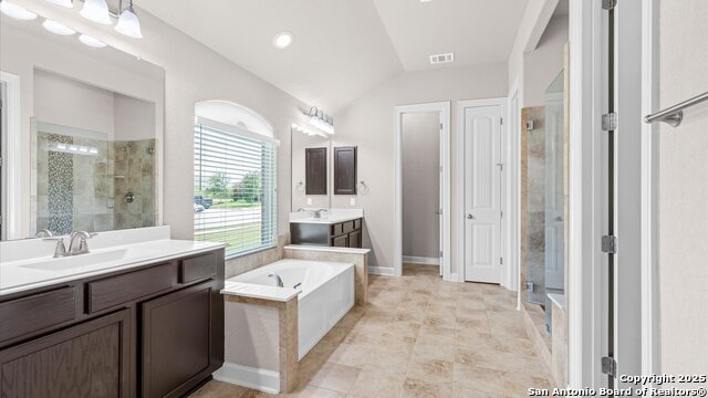 Listing photo id 19 for 1047 Daylan Heights