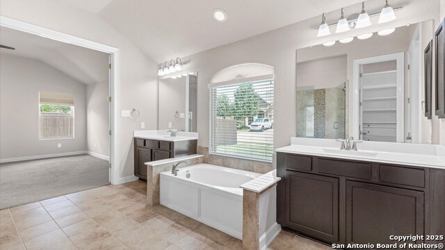 Listing photo id 20 for 1047 Daylan Heights