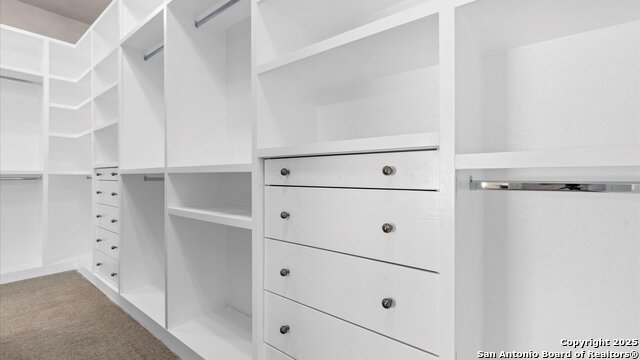 Listing photo id 22 for 1047 Daylan Heights