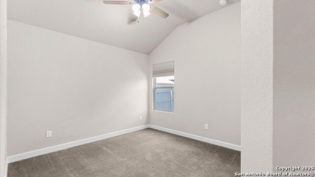 Listing photo id 24 for 1047 Daylan Heights