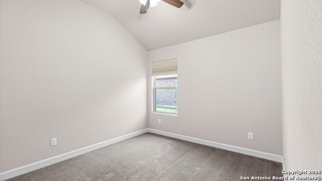 Listing photo id 26 for 1047 Daylan Heights