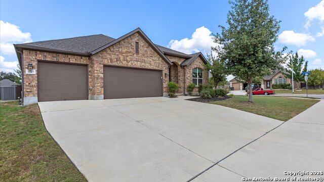 Listing photo id 1 for 1047 Daylan Heights