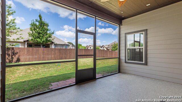 Listing photo id 32 for 1047 Daylan Heights
