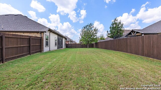 Listing photo id 34 for 1047 Daylan Heights