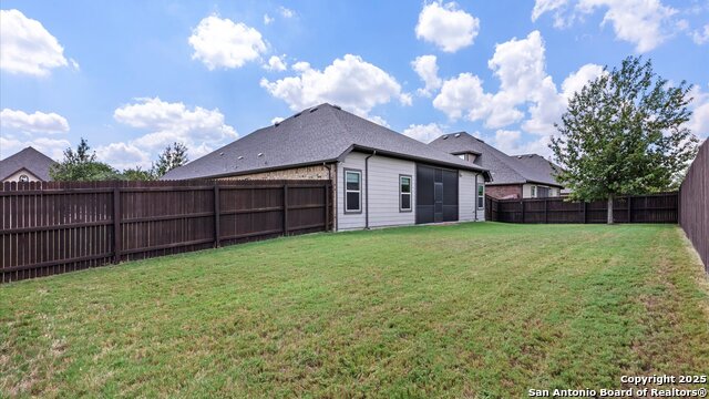 Listing photo id 35 for 1047 Daylan Heights