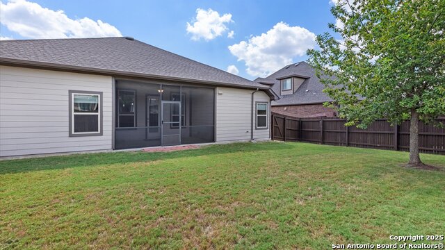 Listing photo id 36 for 1047 Daylan Heights
