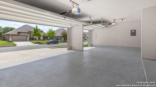 Listing photo id 37 for 1047 Daylan Heights