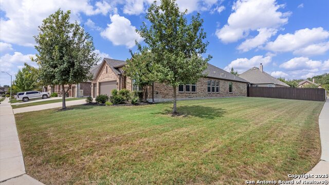Listing photo id 2 for 1047 Daylan Heights
