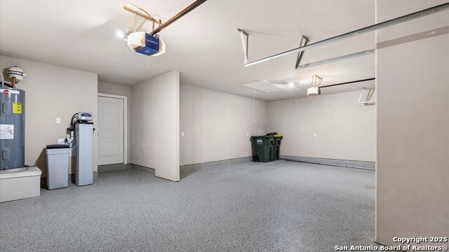 Listing photo id 38 for 1047 Daylan Heights