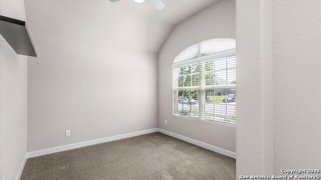 Listing photo id 5 for 1047 Daylan Heights