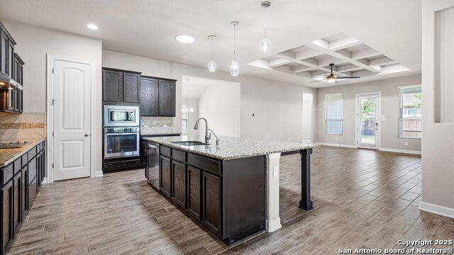 Listing photo id 7 for 1047 Daylan Heights