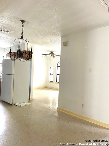 Listing photo id 4 for 166 Pima St.