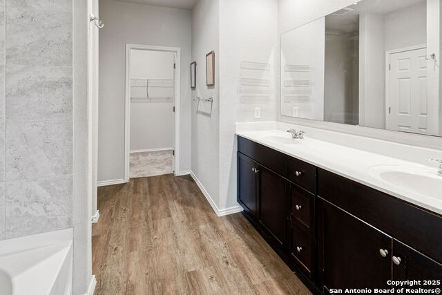 Listing photo id 8 for 4538 Heathers Rose