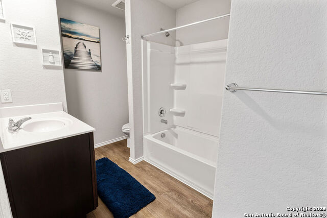 Listing photo id 9 for 4538 Heathers Rose