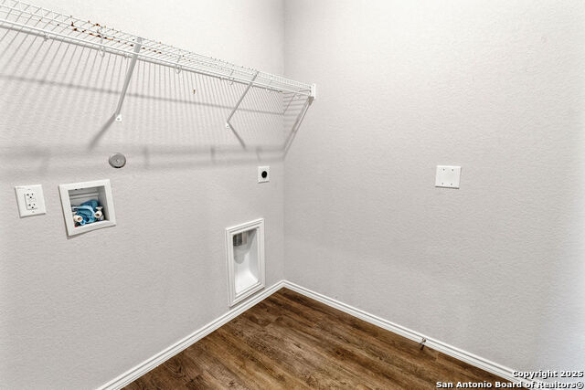 Listing photo id 2 for 4538 Heathers Rose