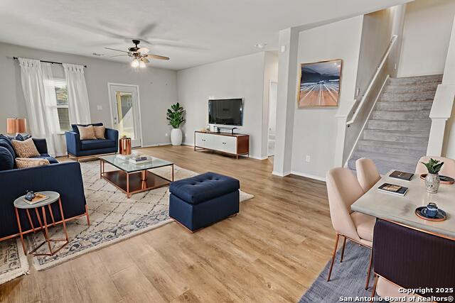 Listing photo id 4 for 4538 Heathers Rose