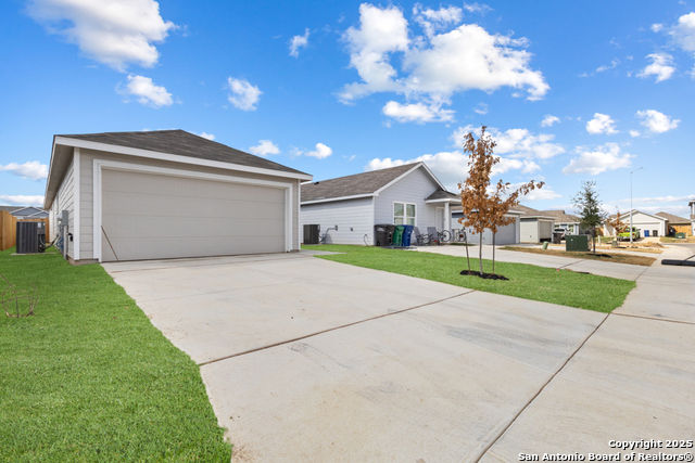 Listing photo id 8 for 1014 Graham Bend