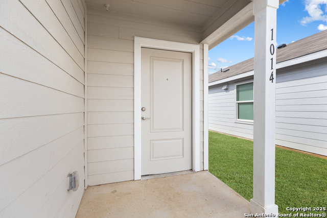 Listing photo id 10 for 1014 Graham Bend