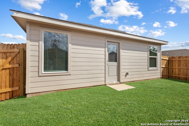 Listing photo id 11 for 1014 Graham Bend