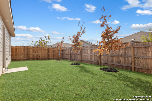 Listing photo id 12 for 1014 Graham Bend