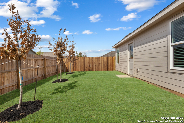 Listing photo id 13 for 1014 Graham Bend