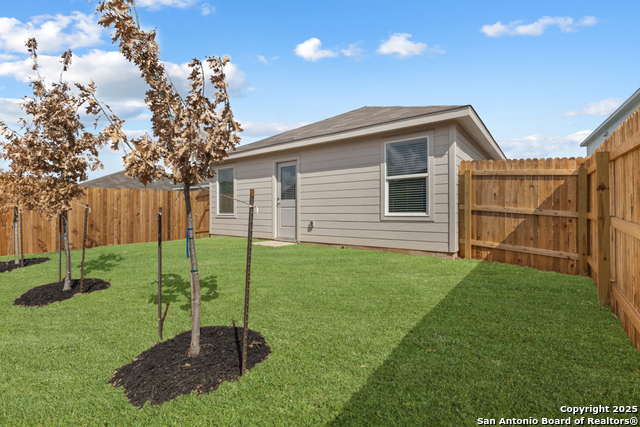 Listing photo id 14 for 1014 Graham Bend