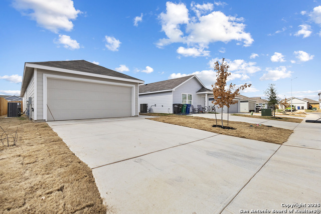 Listing photo id 0 for 1014 Graham Bend