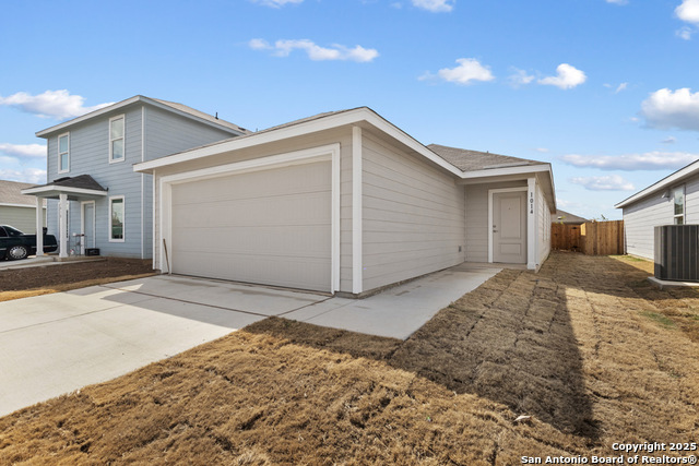 Listing photo id 1 for 1014 Graham Bend