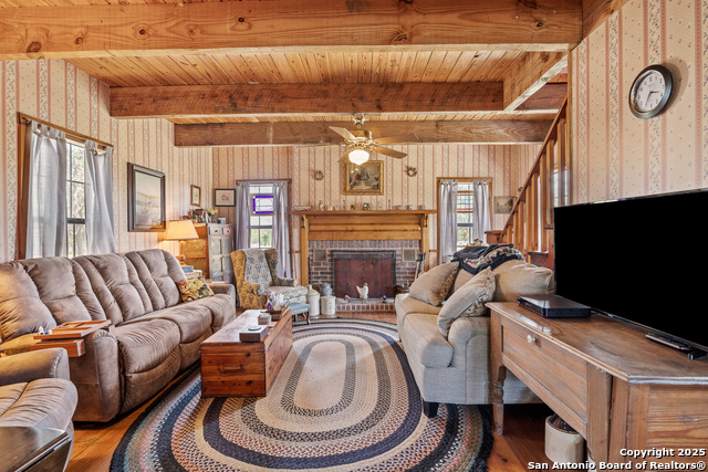 Listing photo id 8 for 667 Medina Bend