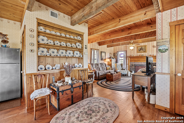 Listing photo id 9 for 667 Medina Bend