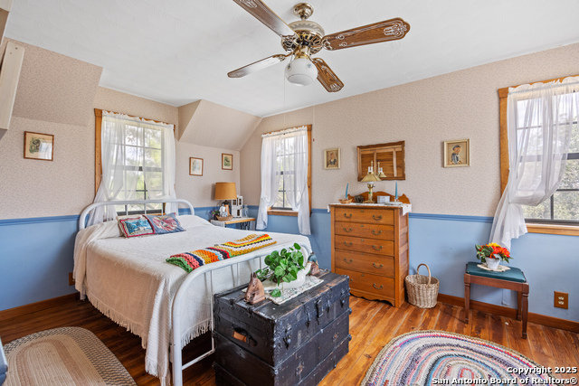 Listing photo id 12 for 667 Medina Bend