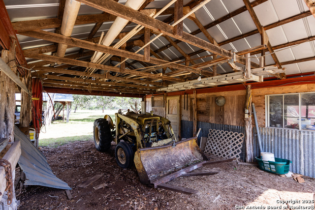 Listing photo id 14 for 667 Medina Bend