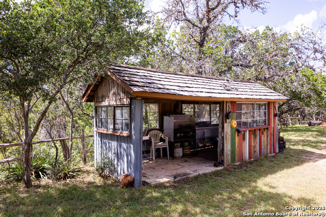 Listing photo id 17 for 667 Medina Bend