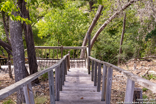 Listing photo id 20 for 667 Medina Bend