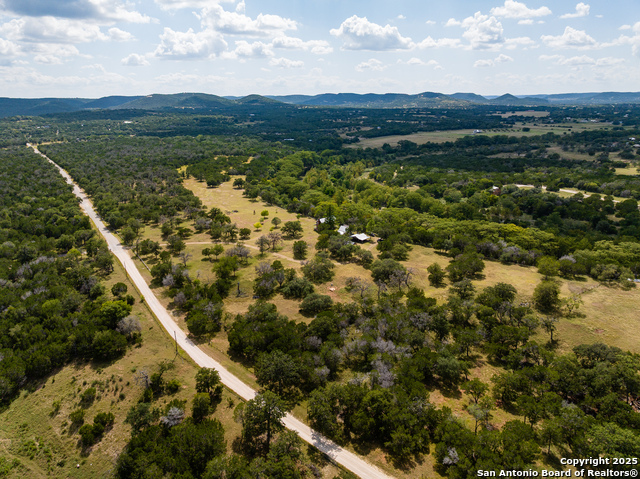 Listing photo id 29 for 667 Medina Bend